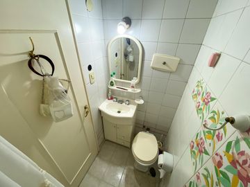 DEPARTAMENTO 5 AMBIENTES, CON BALCON FRENTE A PLAZA ARENALES - VILLA DEVOTO