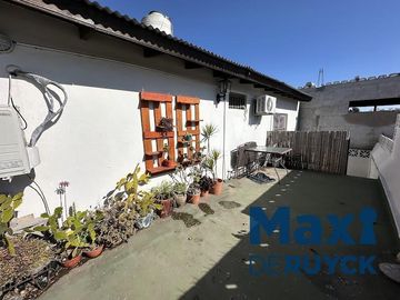 Casa tipo PH al frente en Berazategui