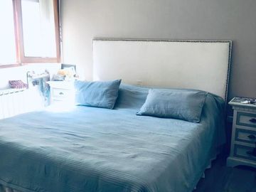 Casa de Bajos, 3 Amb. con Jardín al Frente, Fondo con Parrilla y Garaje