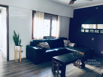 Casa de Bajos, 3 Amb. con Jardín al Frente, Fondo con Parrilla y Garaje