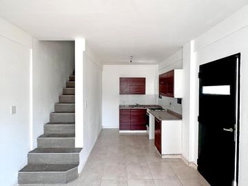 Oportunidad. Departamento en Venta de 2 plantas. Sin expensas. Centro Zárate