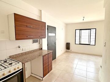 Oportunidad. Departamento en Venta de 2 plantas. Sin expensas. Centro Zárate