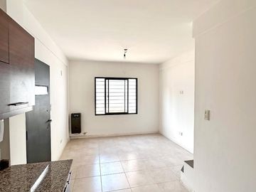 Oportunidad. Departamento en Venta de 2 plantas. Sin expensas. Centro Zárate
