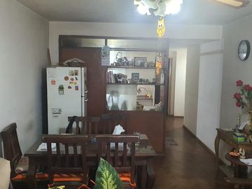 Córdoba Cap-Av. V. Sarsfield 200-200mts Shop. Olmos–2 ½ amb.-C/frente m lum-57m2- A/Viv-Prof
