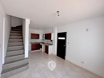 Oportunidad. Departamento en Venta de 2 plantas. Sin expensas. Centro Zárate