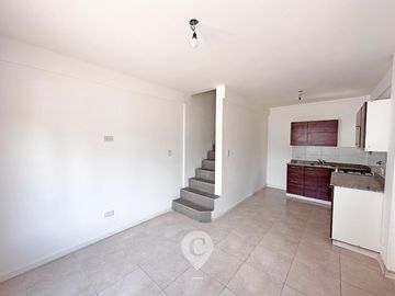 Oportunidad. Departamento en Venta de 2 plantas. Sin expensas. Centro Zárate