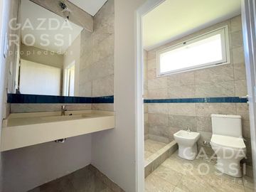 Casa con pileta a estrenar en Lomas Athletic Club Ezeiza