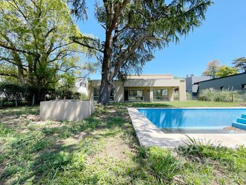 Casa con pileta a estrenar en Lomas Athletic Club Ezeiza