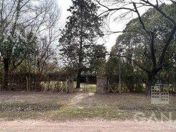 CASA VENTA ROLDÁN A RECICLAR CON PILETA