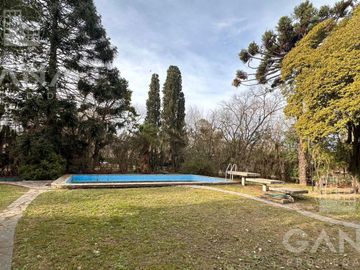 CASA VENTA ROLDÁN A RECICLAR CON PILETA