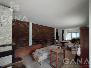 CASA VENTA ROLDÁN A RECICLAR CON PILETA