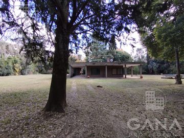 CASA VENTA ROLDÁN A RECICLAR CON PILETA