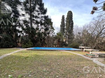 CASA VENTA ROLDÁN A RECICLAR CON PILETA