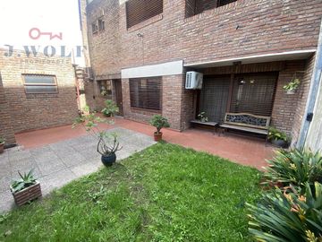 Casa 4ambientes en el centro Ballester