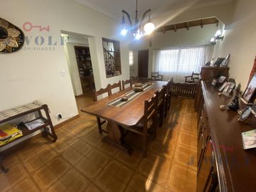 Casa 4ambientes en el centro Ballester