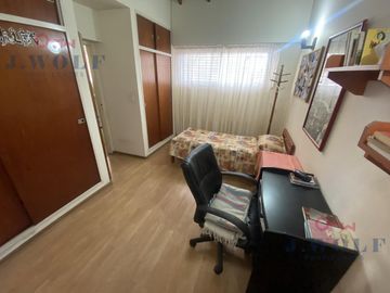 Casa 4ambientes en el centro Ballester