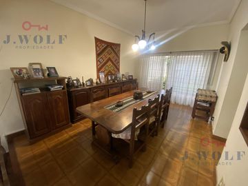 Casa 4ambientes en el centro Ballester