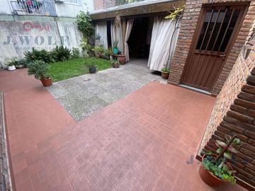Casa 4ambientes en el centro Ballester