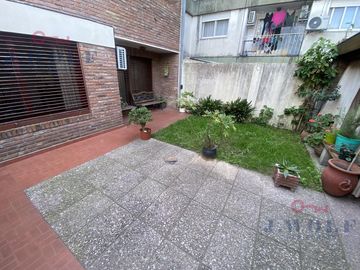 Casa 4ambientes en el centro Ballester