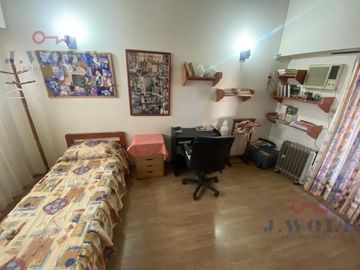 Casa 4ambientes en el centro Ballester