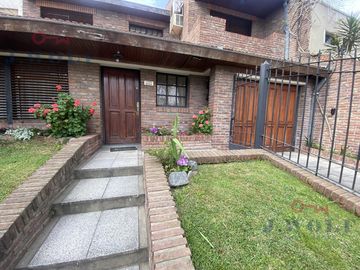 Casa 4ambientes en el centro Ballester