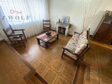 Casa 4ambientes en el centro Ballester