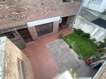 Casa 4ambientes en el centro Ballester
