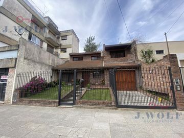 Casa 4ambientes en el centro Ballester