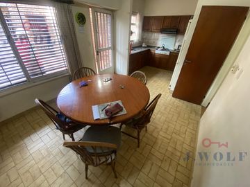 Casa 4ambientes en el centro Ballester