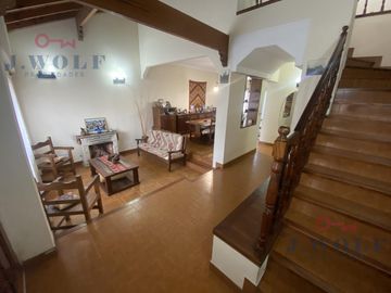 Casa 4ambientes en el centro Ballester