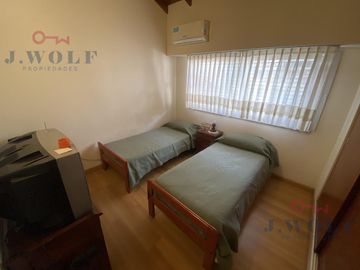 Casa 4ambientes en el centro Ballester