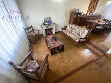 Casa 4ambientes en el centro Ballester