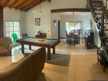 Casa en  venta en  Gral. Rodriguez, con quincho o de departamento de 2 ambientes, ideal 2 familias.