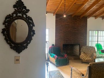 Casa en  venta en  Gral. Rodriguez, con quincho o de departamento de 2 ambientes, ideal 2 familias.
