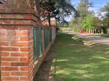 Casa en  venta en  Gral. Rodriguez, con quincho o de departamento de 2 ambientes, ideal 2 familias.