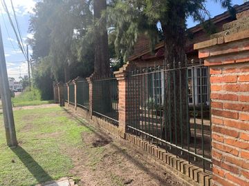 Casa en  venta en  Gral. Rodriguez, con quincho o de departamento de 2 ambientes, ideal 2 familias.