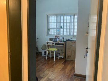 Casa en  venta en  Gral. Rodriguez, con quincho o de departamento de 2 ambientes, ideal 2 familias.