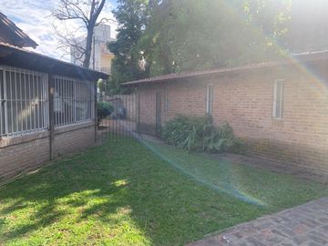 Casa en  venta en  Gral. Rodriguez, con quincho o de departamento de 2 ambientes, ideal 2 familias.