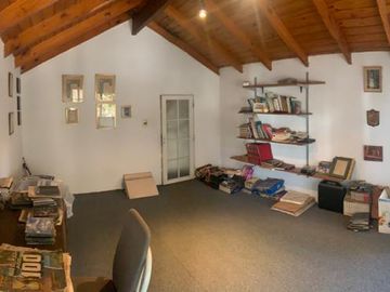 Casa en  venta en  Gral. Rodriguez, con quincho o de departamento de 2 ambientes, ideal 2 familias.