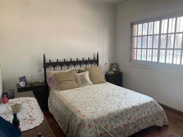 Casa en  venta en  Gral. Rodriguez, con quincho o de departamento de 2 ambientes, ideal 2 familias.
