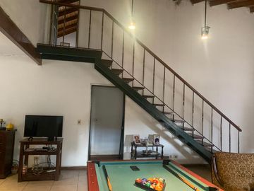 Casa en  venta en  Gral. Rodriguez, con quincho o de departamento de 2 ambientes, ideal 2 familias.