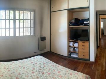 Casa en  venta en  Gral. Rodriguez, con quincho o de departamento de 2 ambientes, ideal 2 familias.