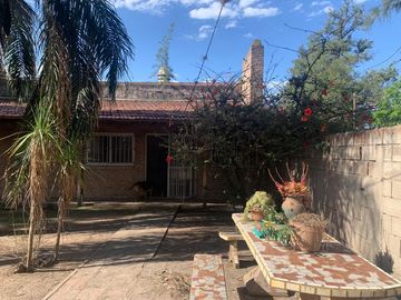 Casa en  venta en  Gral. Rodriguez, con quincho o de departamento de 2 ambientes, ideal 2 familias.