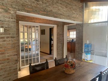Casa en  venta en  Gral. Rodriguez, con quincho o de departamento de 2 ambientes, ideal 2 familias.