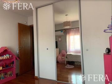 Venta de hermosa Casa 4 ambientes con amplio fondo libre, cochera y parrila en Ezpeleta Este