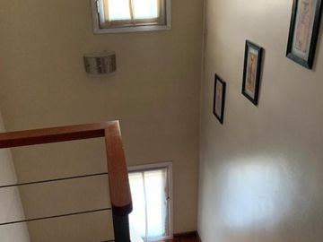 Venta de hermosa Casa 4 ambientes con amplio fondo libre, cochera y parrila en Ezpeleta Este