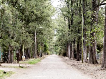 Terreno en  venta. Barrio semi cerrado