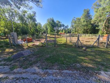 Terreno en  venta. Barrio semi cerrado
