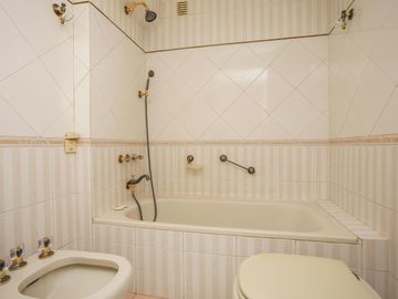 VENTA - Departamento 4 ambientes c/dep cochera y baulera - RECOLETA