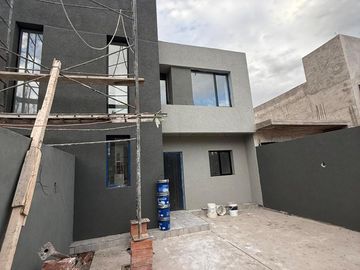 Venta Duplex 2 Dormitorio   Escritorio, Tierra Mansa  Centenario